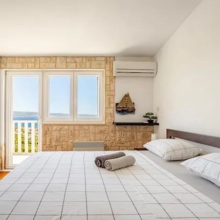 Petar Villa Podstrana