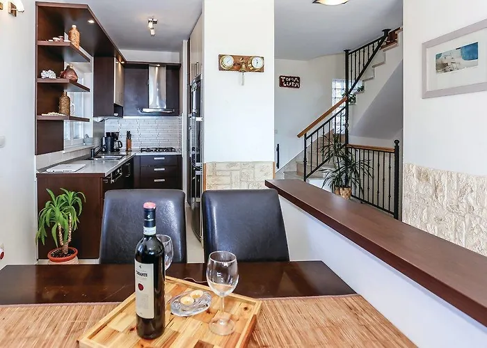 Petar Vila Podstrana